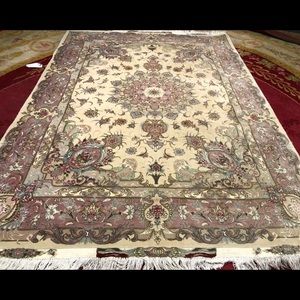 Fine Persian Tabriz - Elegant 5’x 7’ Silk & Wool